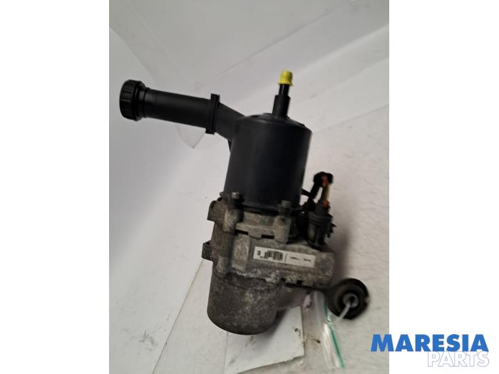Gebruikte Pomp Servo Peugeot 307 CC (3B) 2.0 16V Prijs € 139,99 Margeregeling aangeboden door Maresia Parts
