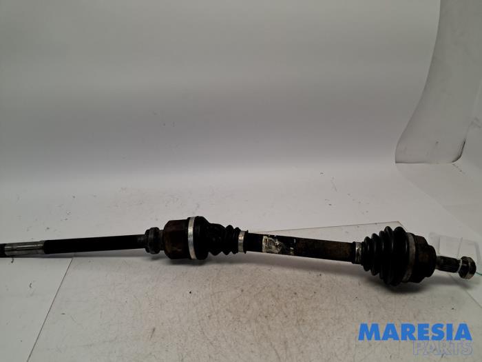 Gebruikte Aandrijfas rechts-voor Peugeot 307 CC (3B) 2.0 16V Prijs € 45,00 Margeregeling aangeboden door Maresia Parts
