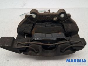 Gebruikte Remklauw (Tang) rechts-voor Peugeot 307 CC (3B) 2.0 16V Prijs € 30,00 Margeregeling aangeboden door Maresia Parts