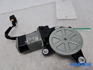 Gebruikte Schuifdak Motor Peugeot 207 SW (WE/WU) 1.6 16V Prijs € 50,00 Margeregeling aangeboden door Maresia Parts