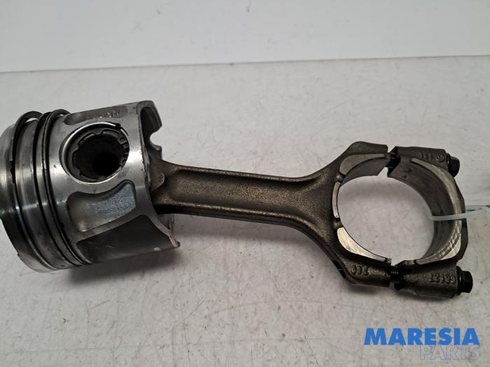 Gebruikte Drijfstang Fiat Ducato (250) 2.0 D 115 Multijet Prijs € 96,80 Inclusief btw aangeboden door Maresia Parts