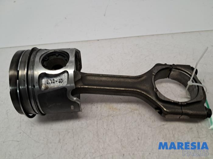 Gebruikte Drijfstang Fiat Ducato (250) 2.0 D 115 Multijet Prijs € 96,80 Inclusief btw aangeboden door Maresia Parts