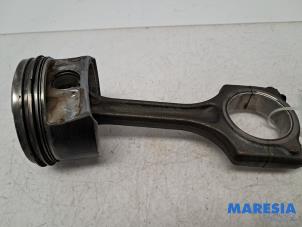 Gebruikte Drijfstang Peugeot 207 CC (WB) 1.6 16V THP Prijs € 34,99 Margeregeling aangeboden door Maresia Parts