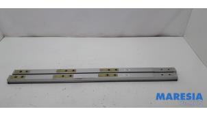 Gebruikte Stoel Rails rechts Renault Espace (JK) 2.0 16V Turbo Prijs € 75,00 Margeregeling aangeboden door Maresia Parts