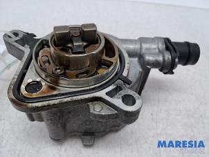 Gebruikte Vacuumpomp (Benzine) Renault Scénic IV (RFAJ) 1.3 TCE 140 16V Prijs € 49,95 Margeregeling aangeboden door Maresia Parts