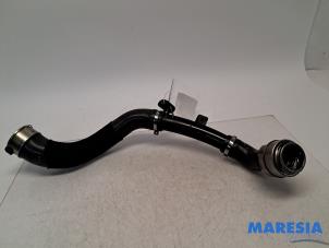 Gebruikte Intercooler Slang Renault Scénic IV (RFAJ) 1.3 TCE 140 16V Prijs € 110,00 Margeregeling aangeboden door Maresia Parts