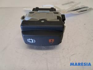 Gebruikte Centrale deurvergrendeling Schakelaar Renault Espace (JK) 2.0 16V Turbo Prijs € 10,00 Margeregeling aangeboden door Maresia Parts