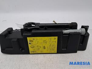 Gebruikte Krikset Renault Espace (JK) 2.0 16V Turbo Prijs € 25,00 Margeregeling aangeboden door Maresia Parts