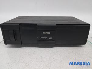 Gebruikte CD Wisselaar Renault Espace (JK) 2.0 16V Turbo Prijs € 45,00 Margeregeling aangeboden door Maresia Parts