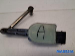 Gebruikte Koplampmotor Renault Espace (JK) 2.0 16V Turbo Prijs € 35,00 Margeregeling aangeboden door Maresia Parts