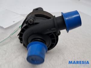 Gebruikte Extra waterpomp Renault Megane III Berline (BZ) 1.4 16V TCe 130 Prijs € 25,00 Margeregeling aangeboden door Maresia Parts