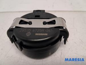 Gebruikte Sensor regen Renault Clio IV (5R) 0.9 Energy TCE 90 12V Prijs € 15,00 Margeregeling aangeboden door Maresia Parts