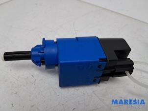 Gebruikte Koppeling schakelaar Renault Clio IV (5R) 0.9 Energy TCE 90 12V Prijs € 9,99 Margeregeling aangeboden door Maresia Parts