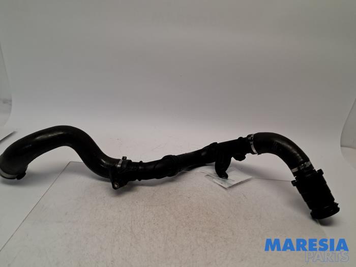 Gebruikte Intercooler Slang Opel Vivaro 1.6 CDTI 95 Euro 6 Prijs € 84,70 Inclusief btw aangeboden door Maresia Parts