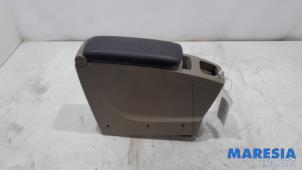 Gebruikte Armleuning Renault Grand Scénic III (JZ) 1.6 dCi Prijs € 79,99 Margeregeling aangeboden door Maresia Parts