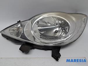 Gebruikte Linker Koplamp Peugeot 107 1.0 12V Prijs € 25,00 Margeregeling aangeboden door Maresia Parts