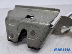 Gebruikte Slotmechaniek Achterklep Peugeot 107 1.0 12V Prijs € 14,99 Margeregeling aangeboden door Maresia Parts