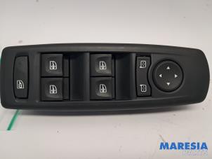 Gebruikte Schakelblok ruiten Renault Megane III Berline (BZ) 1.4 16V TCe 130 Prijs € 32,50 Margeregeling aangeboden door Maresia Parts