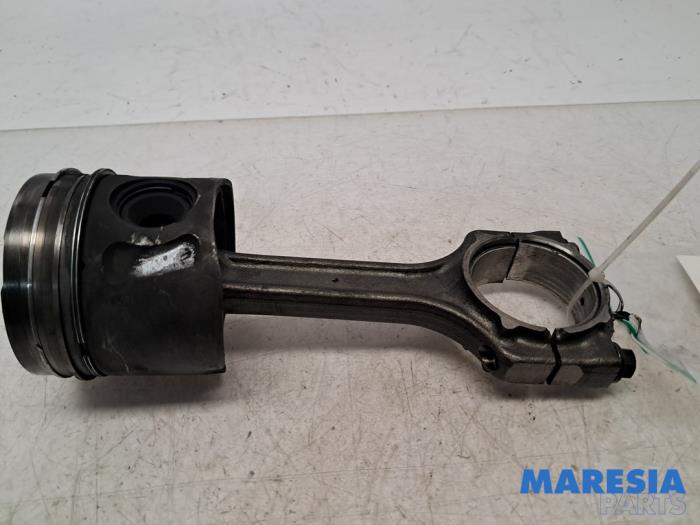 Gebruikte Drijfstang Fiat Doblo Cargo (263) 1.3 MJ 16V DPF Euro 5 Prijs € 60,50 Inclusief btw aangeboden door Maresia Parts