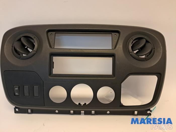 Gebruikte Dashboard deel Renault Master III (MA/MB/MC/MD/MH/MF/MG/MH) 2.3 dCi 16V Prijs € 48,40 Inclusief btw aangeboden door Maresia Parts