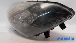 Gebruikte Rechter Koplamp Renault Grand Scénic III (JZ) 1.6 dCi Prijs € 89,95 Margeregeling aangeboden door Maresia Parts