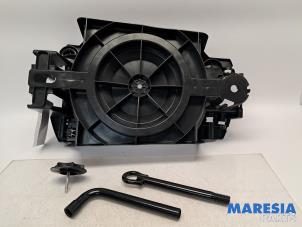 Gebruikte Reservewielbak Renault Megane IV Estate (RFBK) 1.3 TCE 115 16V Prijs op aanvraag aangeboden door Maresia Parts