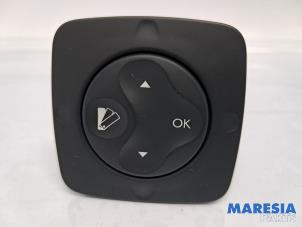 Gebruikte Bediening boordcomputer Renault Grand Scénic III (JZ) 1.6 dCi Prijs € 15,00 Margeregeling aangeboden door Maresia Parts