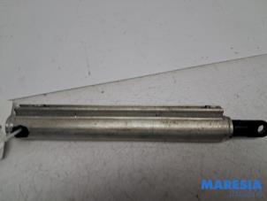 Gebruikte Cabriodak cilinder Peugeot 307 CC (3B) 2.0 16V Prijs € 99,00 Margeregeling aangeboden door Maresia Parts