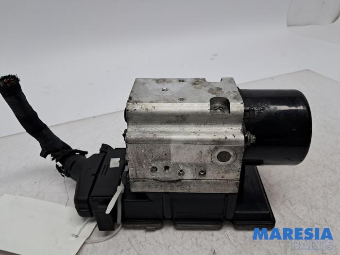 Gebruikte ABS Pomp Alfa Romeo 159 Sportwagon (939BX) 1.8 MPI 16V Prijs € 119,99 Margeregeling aangeboden door Maresia Parts