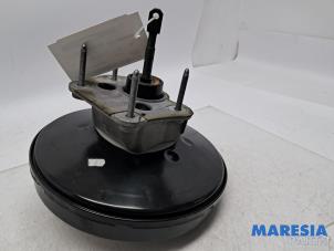 Gebruikte Rembekrachtiger Renault Grand Scénic III (JZ) 1.6 dCi Prijs € 35,00 Margeregeling aangeboden door Maresia Parts