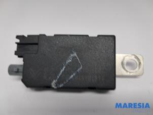 Gebruikte Antenne Versterker Peugeot 207 CC (WB) 1.6 16V THP Prijs € 15,00 Margeregeling aangeboden door Maresia Parts