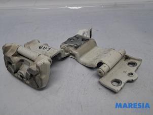 Gebruikte Scharnier Achterklep Fiat Ducato (250) 2.0 D 115 Multijet Prijs € 72,60 Inclusief btw aangeboden door Maresia Parts