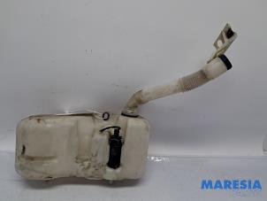 Gebruikte Ruitensproeiertank voor Fiat Ducato (250) 2.0 D 115 Multijet Prijs € 48,40 Inclusief btw aangeboden door Maresia Parts