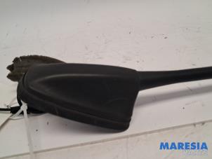 Gebruikte Antenne Peugeot 207 CC (WB) 1.6 16V THP Prijs € 20,00 Margeregeling aangeboden door Maresia Parts
