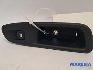 Gebruikte Schakelaar Elektrisch Raam Alfa Romeo Junior 1.2 Ibrida Prijs € 14,99 Margeregeling aangeboden door Maresia Parts