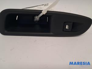 Gebruikte Schakelaar Elektrisch Raam Alfa Romeo Junior 1.2 Ibrida Prijs € 14,99 Margeregeling aangeboden door Maresia Parts