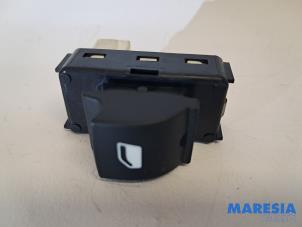 Gebruikte Schakelaar Elektrisch Raam Alfa Romeo Junior 1.2 Ibrida Prijs € 14,99 Margeregeling aangeboden door Maresia Parts