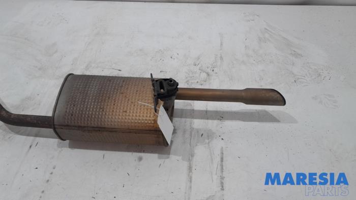 Uitlaat Einddemper van een Peugeot 208 II (UB/UH/UP) 1.2 Vti 12V PureTech 75 2021