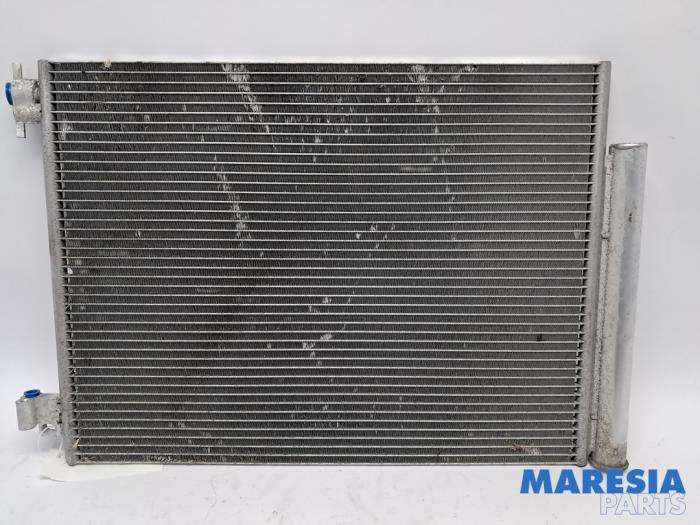 Airco Condensor van een Renault Clio IV (5R) 0.9 Energy TCE 90 12V 2014