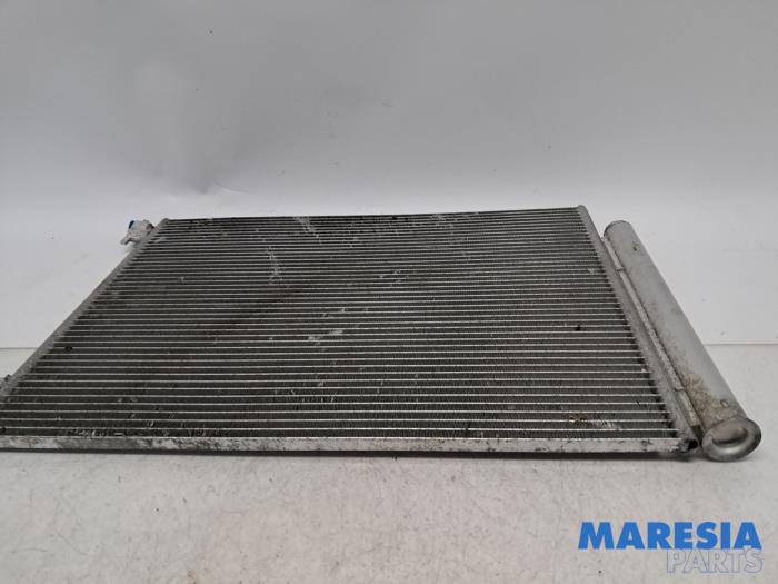 Airco Condensor van een Renault Clio IV (5R) 0.9 Energy TCE 90 12V 2014