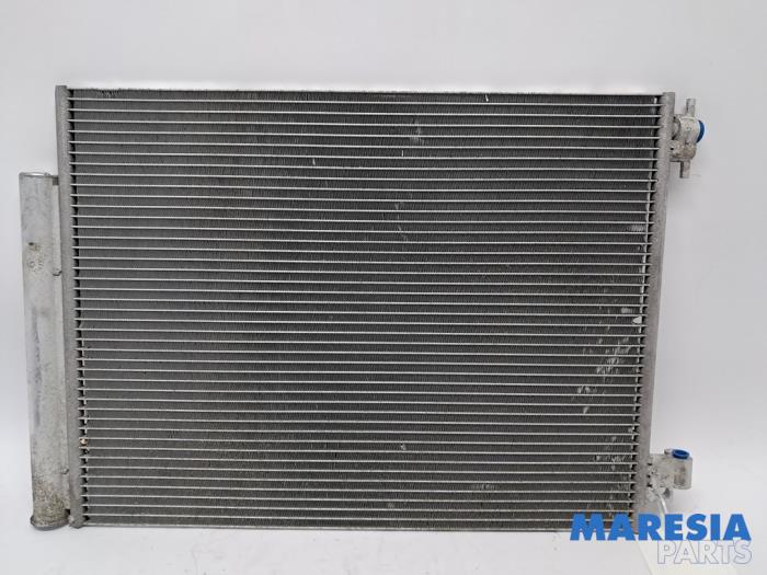 Airco Condensor van een Renault Clio IV (5R) 0.9 Energy TCE 90 12V 2014