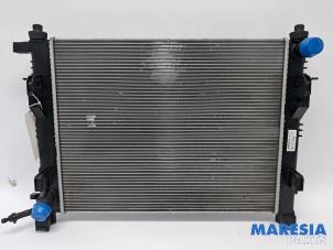 Gebruikte Radiateur Renault Clio IV (5R) 0.9 Energy TCE 90 12V Prijs € 50,00 Margeregeling aangeboden door Maresia Parts