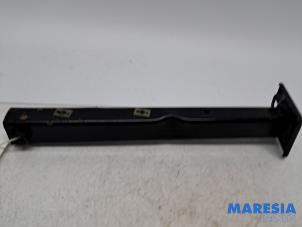 Gebruikte Frontdeel steun Peugeot 207 CC (WB) 1.6 16V THP Prijs € 25,00 Margeregeling aangeboden door Maresia Parts