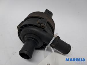 Gebruikte Extra waterpomp Renault Megane III Grandtour (KZ) 1.4 16V TCe 130 Prijs € 25,00 Margeregeling aangeboden door Maresia Parts