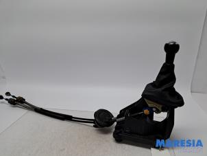 Gebruikte Versnellingspook Peugeot 308 SW (4E/H) 1.6 VTI 16V Prijs € 50,00 Margeregeling aangeboden door Maresia Parts
