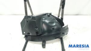 Gebruikte Slijkweerder Renault Trafic (1FL/2FL/3FL/4FL) 2.0 dCi 16V 130 Prijs € 63,53 Inclusief btw aangeboden door Maresia Parts