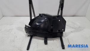 Gebruikte Slijkweerder Renault Trafic (1FL/2FL/3FL/4FL) 2.0 dCi 16V 130 Prijs € 63,53 Inclusief btw aangeboden door Maresia Parts