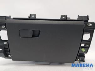 Gebruikte Dashboardkastje Renault Trafic (1FL/2FL/3FL/4FL) 2.0 dCi 16V 130 Prijs € 90,75 Inclusief btw aangeboden door Maresia Parts