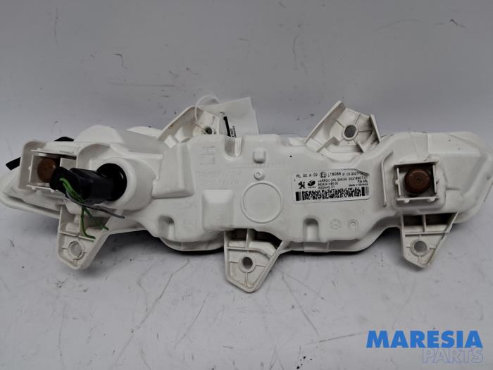 Dagrijverlichting links van een Peugeot 208 II (UB/UH/UP) 1.2 Vti 12V PureTech 75 2021