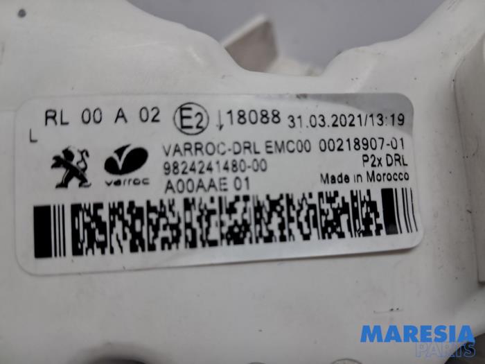 Dagrijverlichting links van een Peugeot 208 II (UB/UH/UP) 1.2 Vti 12V PureTech 75 2021